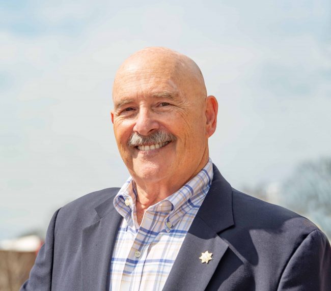 David-Pos-Cropped-Low-Rest